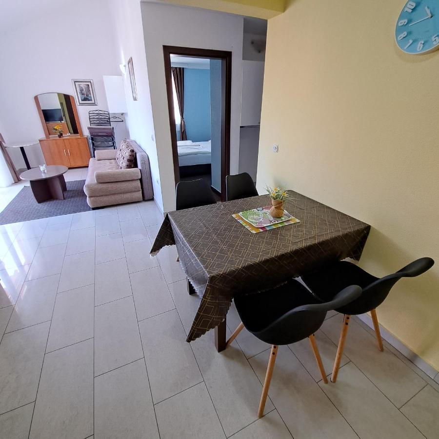 Apartments Vila Adrijana & Fitness Studio Wolf Baška Voda Стая снимка